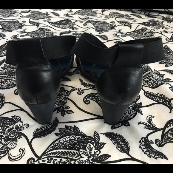 Lauren Ralph Lauren Wedge Heels - Picture 4 of 4